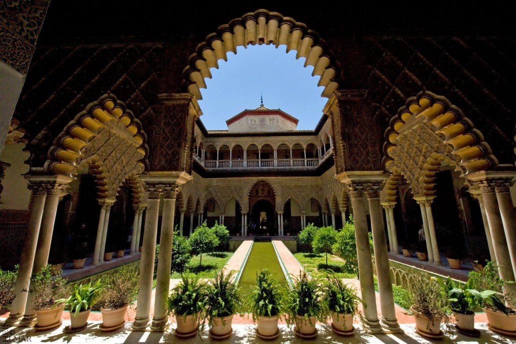 2️⃣🏰 قصر الكازار الملكي في إشبيلية